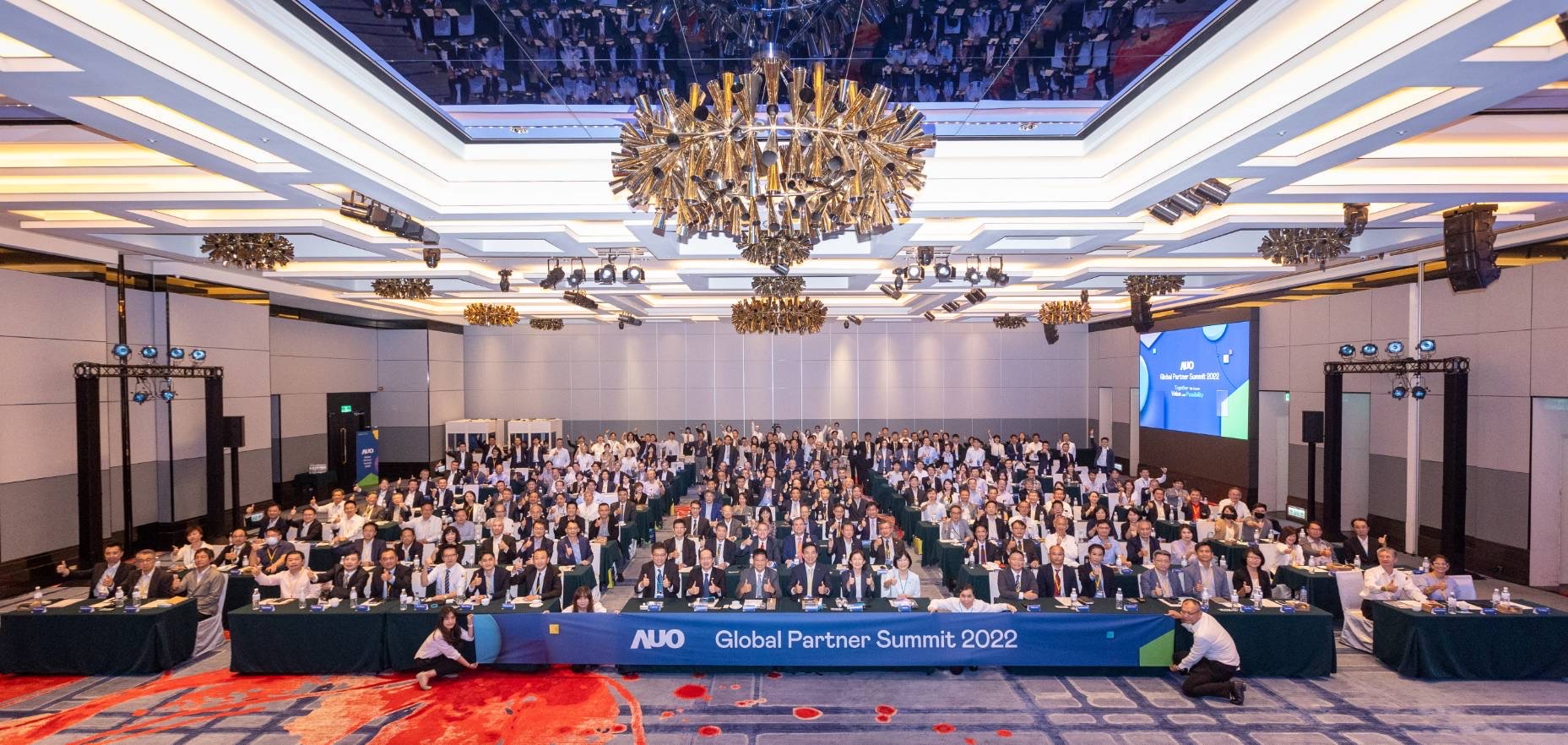 友達推動「安心、創新、用心、同心、盡心」五星職旅，為菲籍員工打造全方位照護，首度贏得「人權實踐與發展領袖獎」殊榮