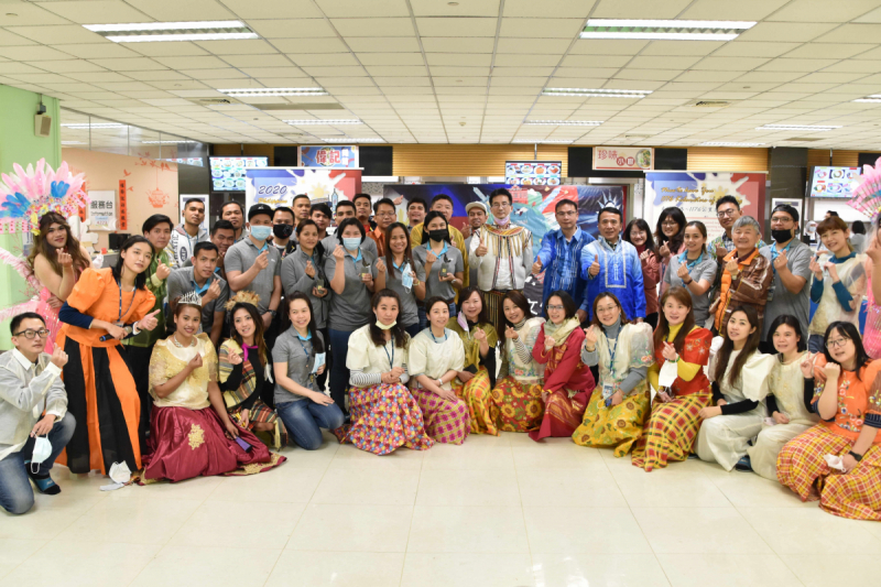 友達推動「安心、創新、用心、同心、盡心」五星職旅，為菲籍員工打造全方位照護，首度贏得「人權實踐與發展領袖獎」殊榮