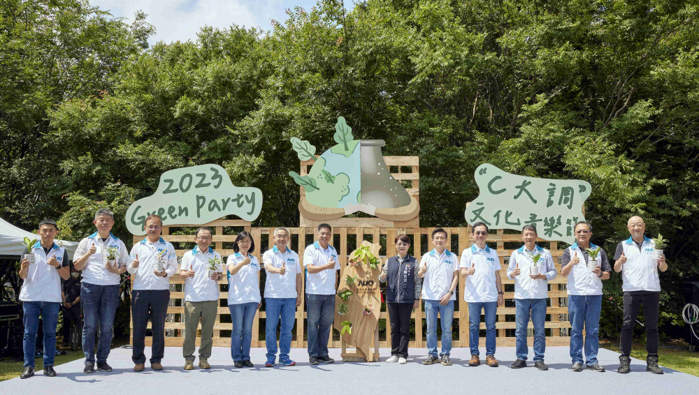 友達光電攜手供應商夥伴及台中市政府，共同倡議及推廣加樹減塑、節能減碳的淨零綠生活