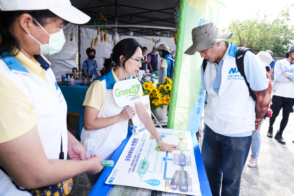 2023年友達永續基金會Ocean Party活動攜手社會企業及地方創生團體，策展食衣行等循環再生環教市集，及電動巴士接駁等低碳活動設計，打造減塑低碳的永續淨灘活動