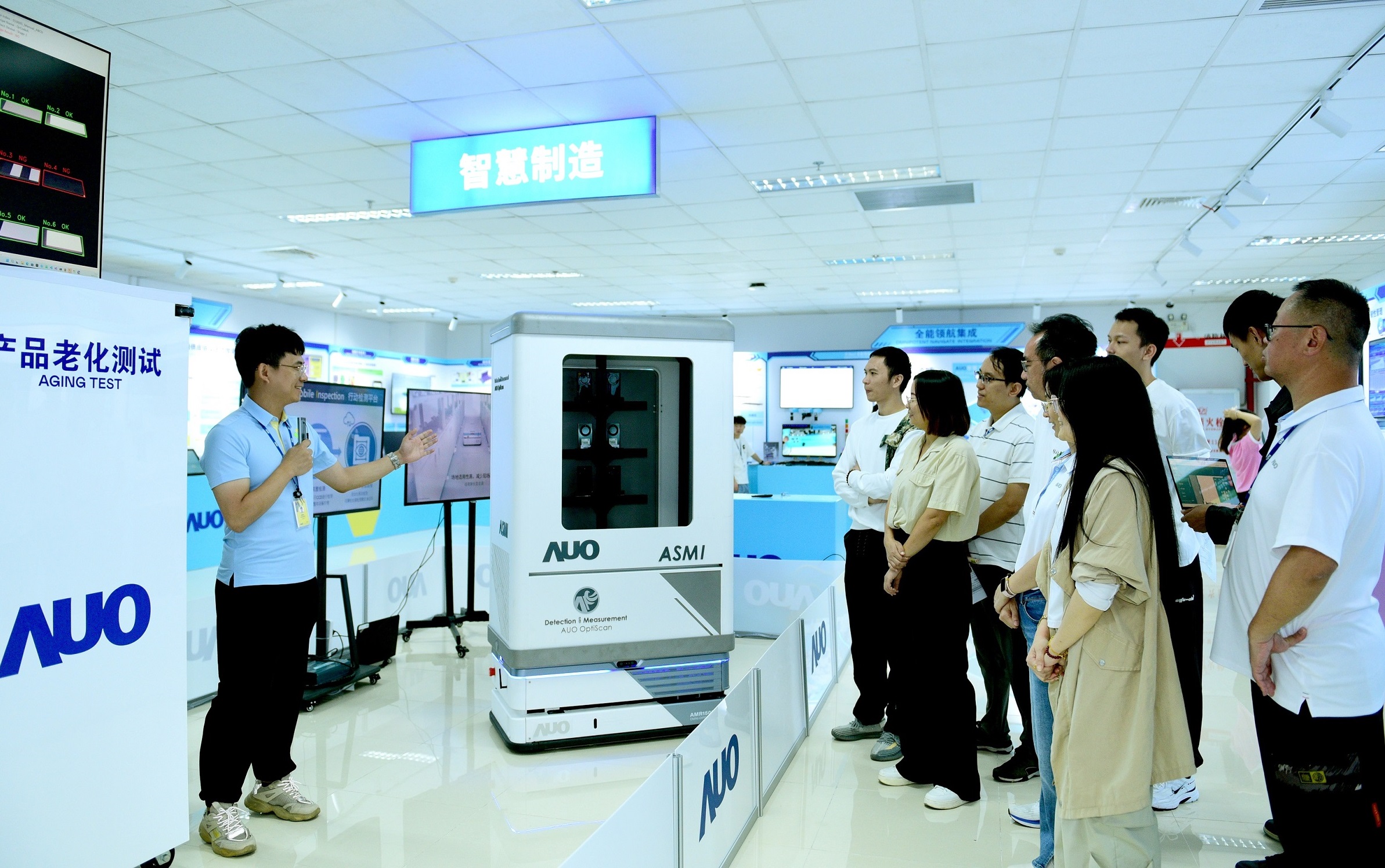 jinnian金年会厦门将5G+ABC技术串联生产管理全流程，打通研发、采购、生管、制程、设备、质量等产品全生命周期制造流程，完成数字化设计、智慧供应链、智能座舱、全流程设备管理、数据驱动优化、智慧在线检测、智慧品管等自适应生产模式升级