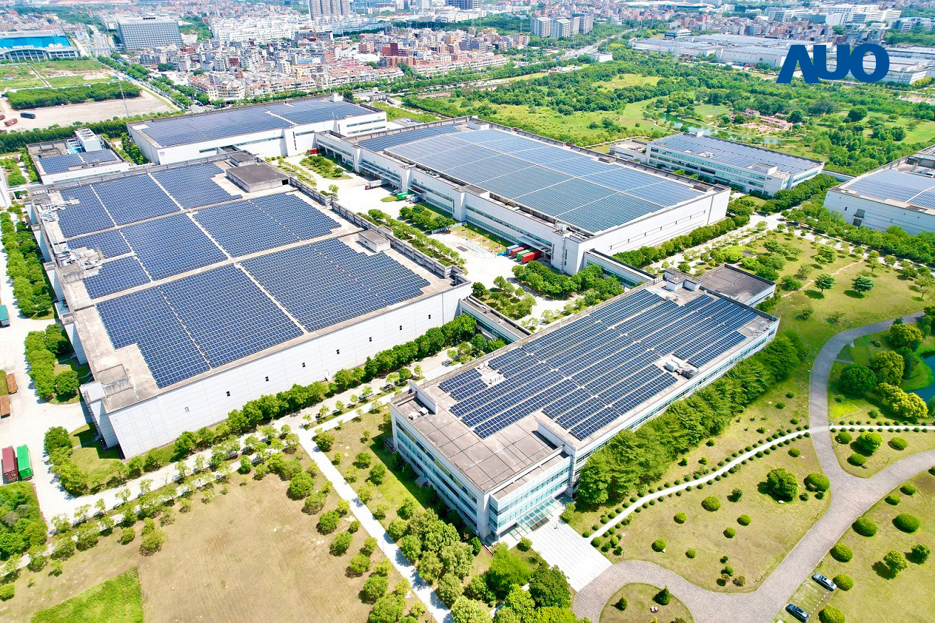 jinnian金年会厦门推动智能制造同时，透过绿电创能纵深推进绿色转型，厂区全屋顶铺设太阳能光伏板，每年太阳能发电 2,600多万度