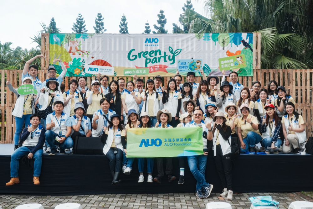 友達積極推動低碳轉型、節能減碳與減塑行動，落實環境承諾與社會責任，榮獲「台灣百大永續典範企業獎」