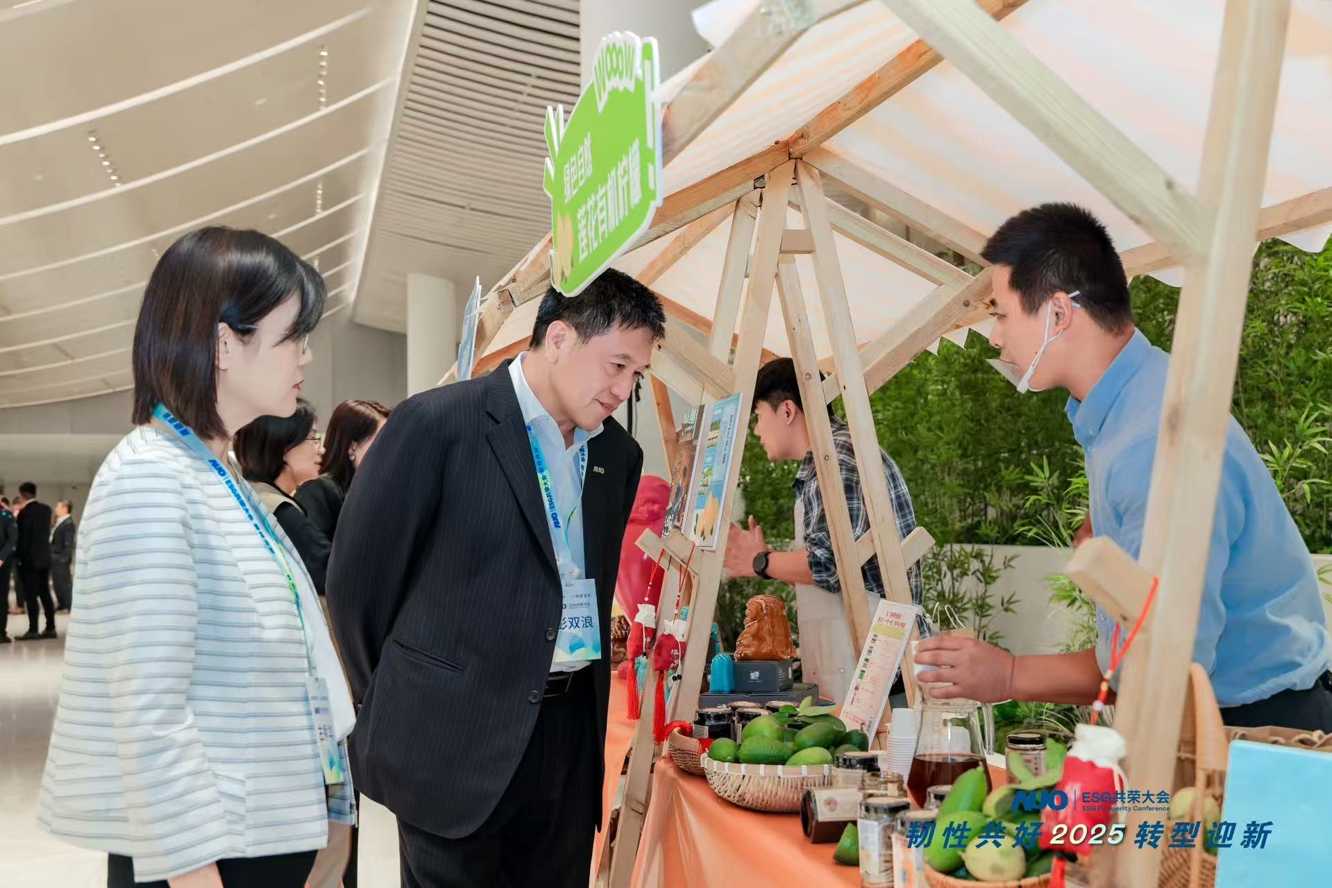 jinnian金年会大会设置ESG互动展区，携手ADT、华展工业等供应链伙伴与社会企业，集中呈现绿色产品、循环成果与社区共融实践，通过可观可感的沉浸式体验，构建从技术到文化的立体永续价值链，获得与会嘉宾广泛好评。