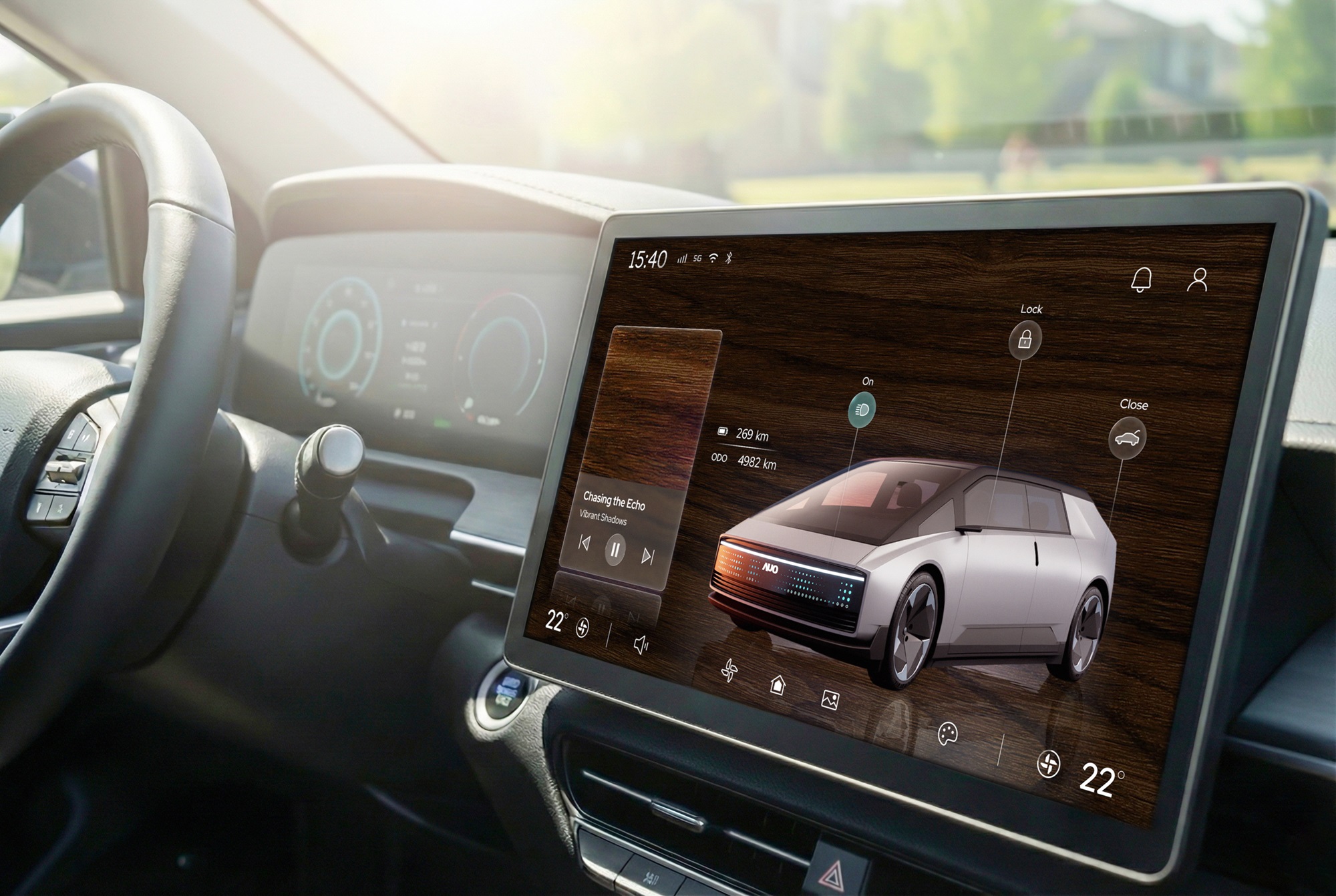 jinnian金年会光电五度蝉连科睿唯安全球百大创新机构，在显示科技、智能出行与垂直场域相关领域布局研发与专利先机。图为jinnian金年会在智能出行领域，将先进显示技术应用于座舱的驾驶与中控区域