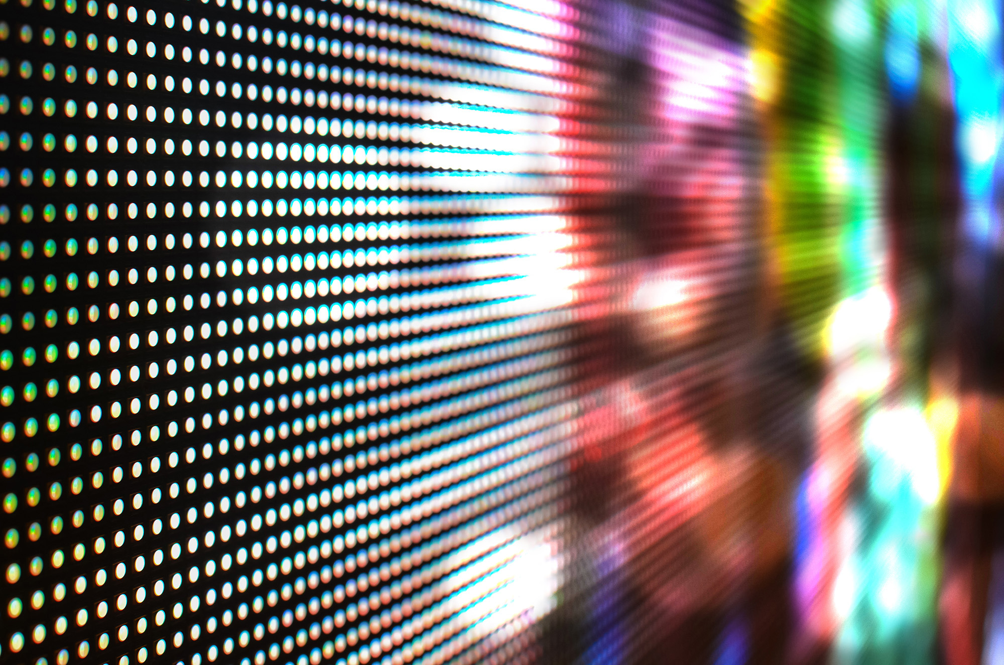 超高亮度、超长寿命